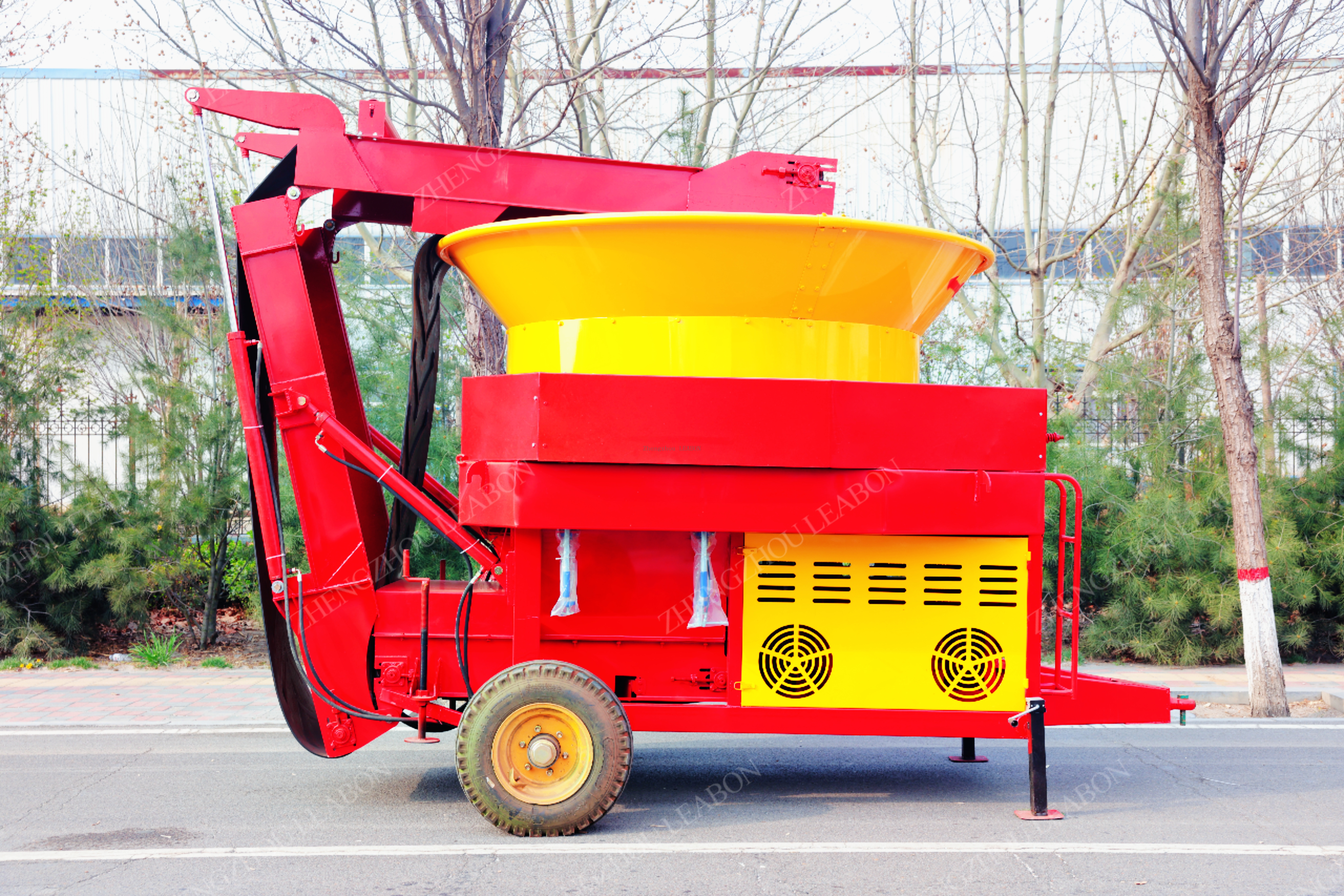 straw bale crusher with conveyor1