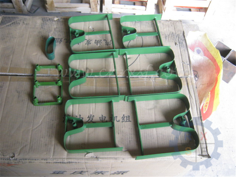 Custom plastic T-shirt bag punching blade