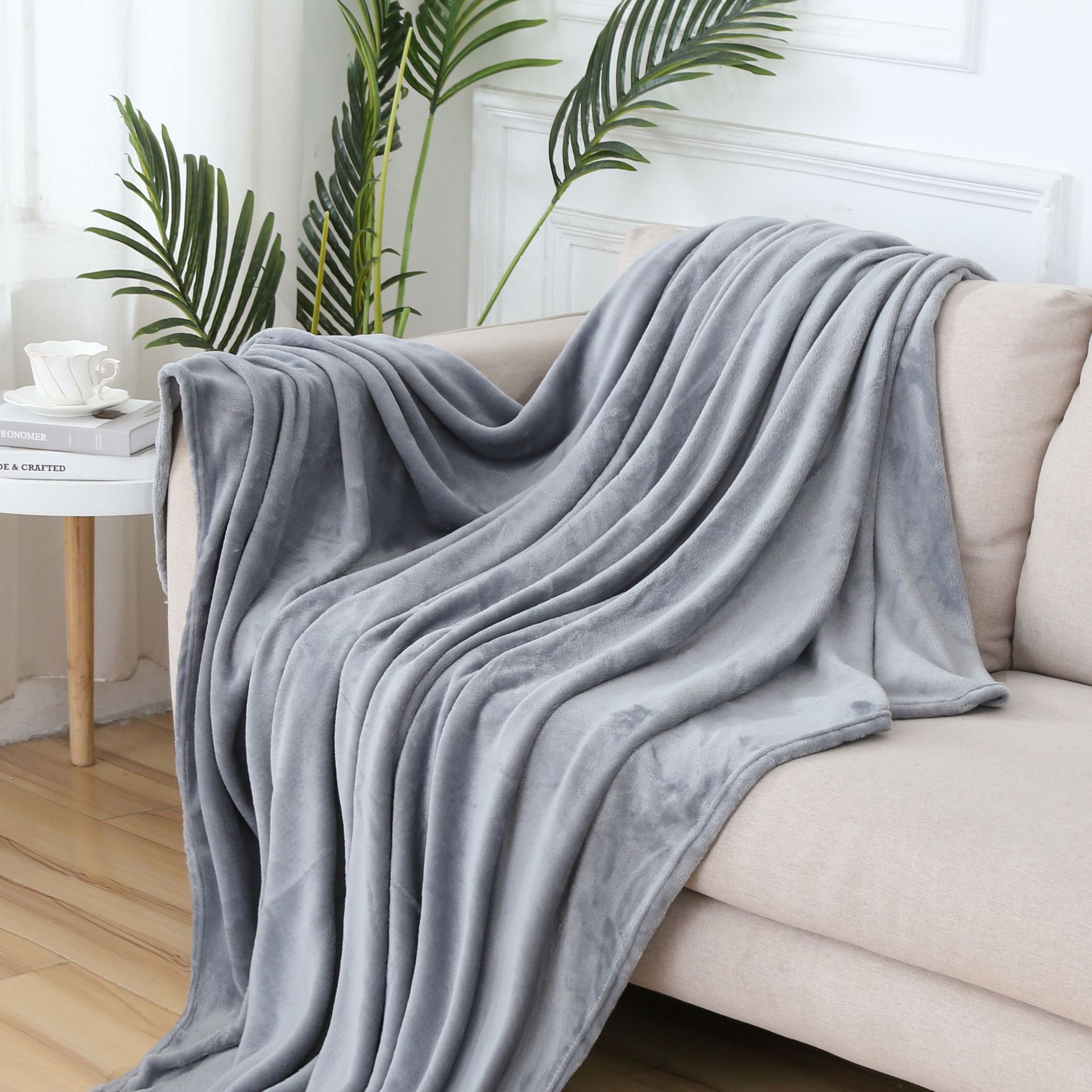 Wholesale soft Flannel Fleece Throw Blanket for Couch and Bed