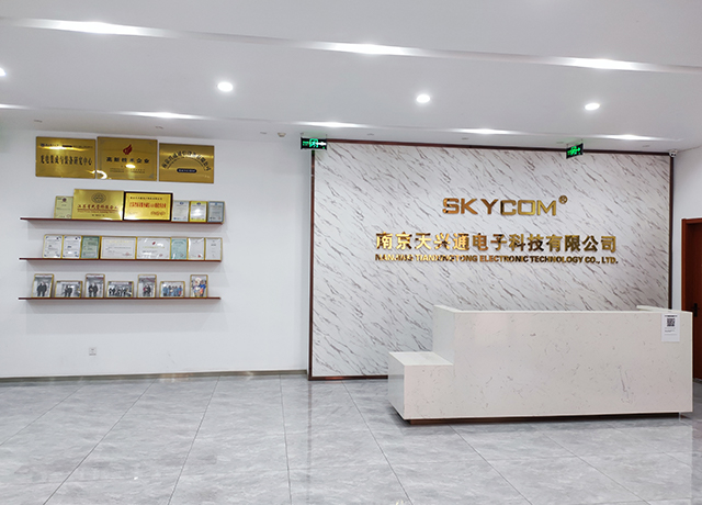 Espacio de trabajo de desarrollo de empalmadoras por fusión SKYCOM