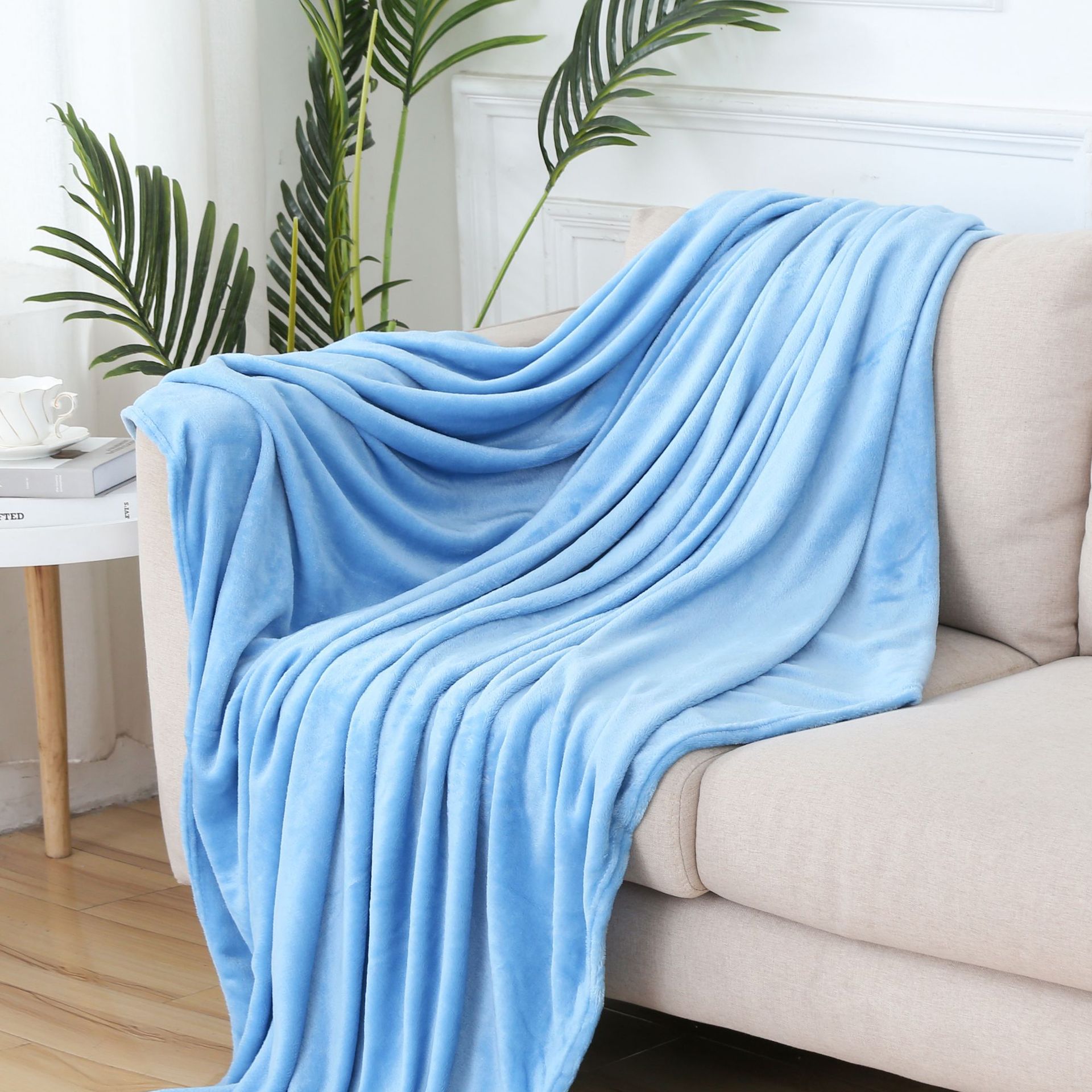 Wholesale soft Flannel Fleece Throw Blanket for Couch and Bed
