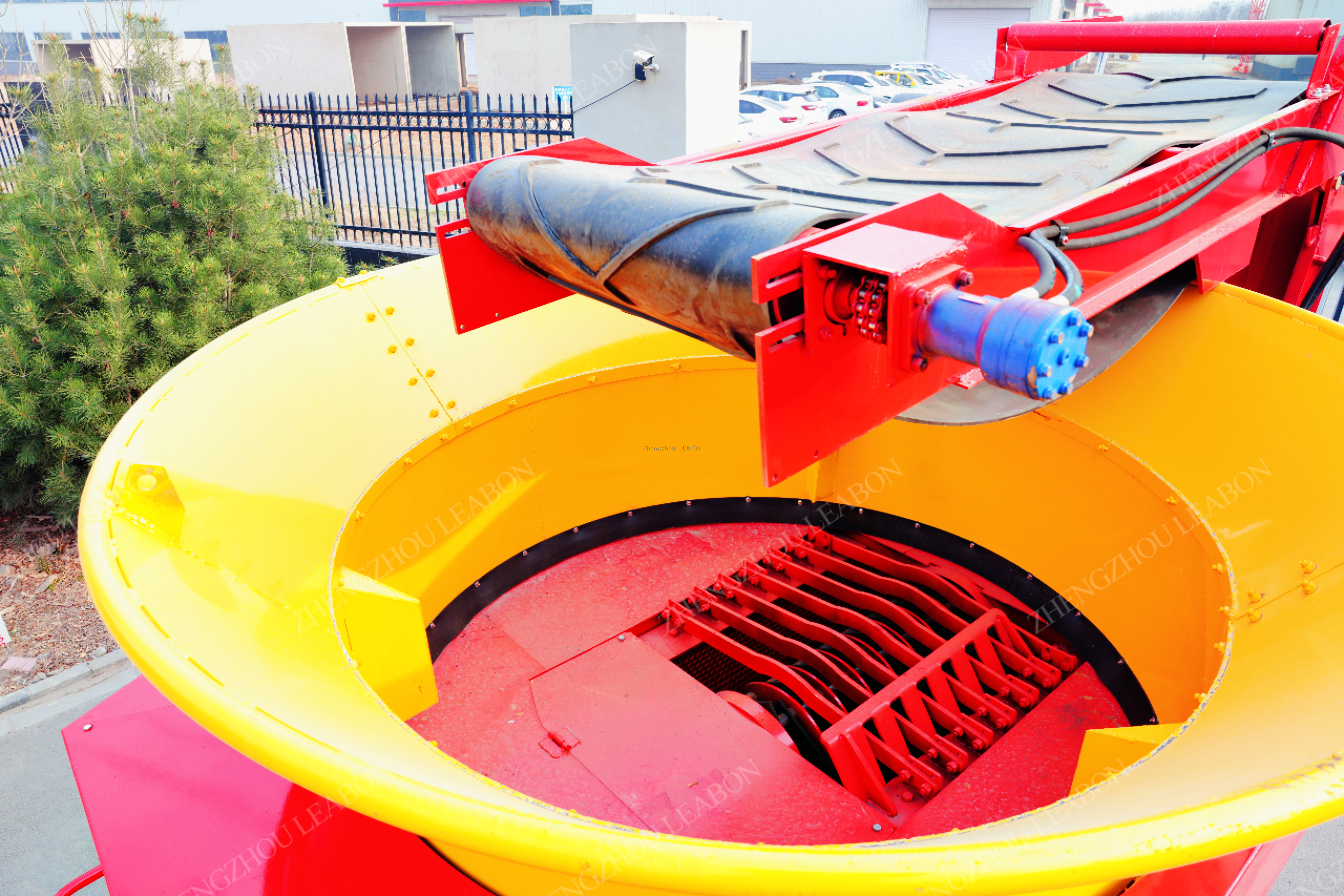 straw bale crusher with conveyor12