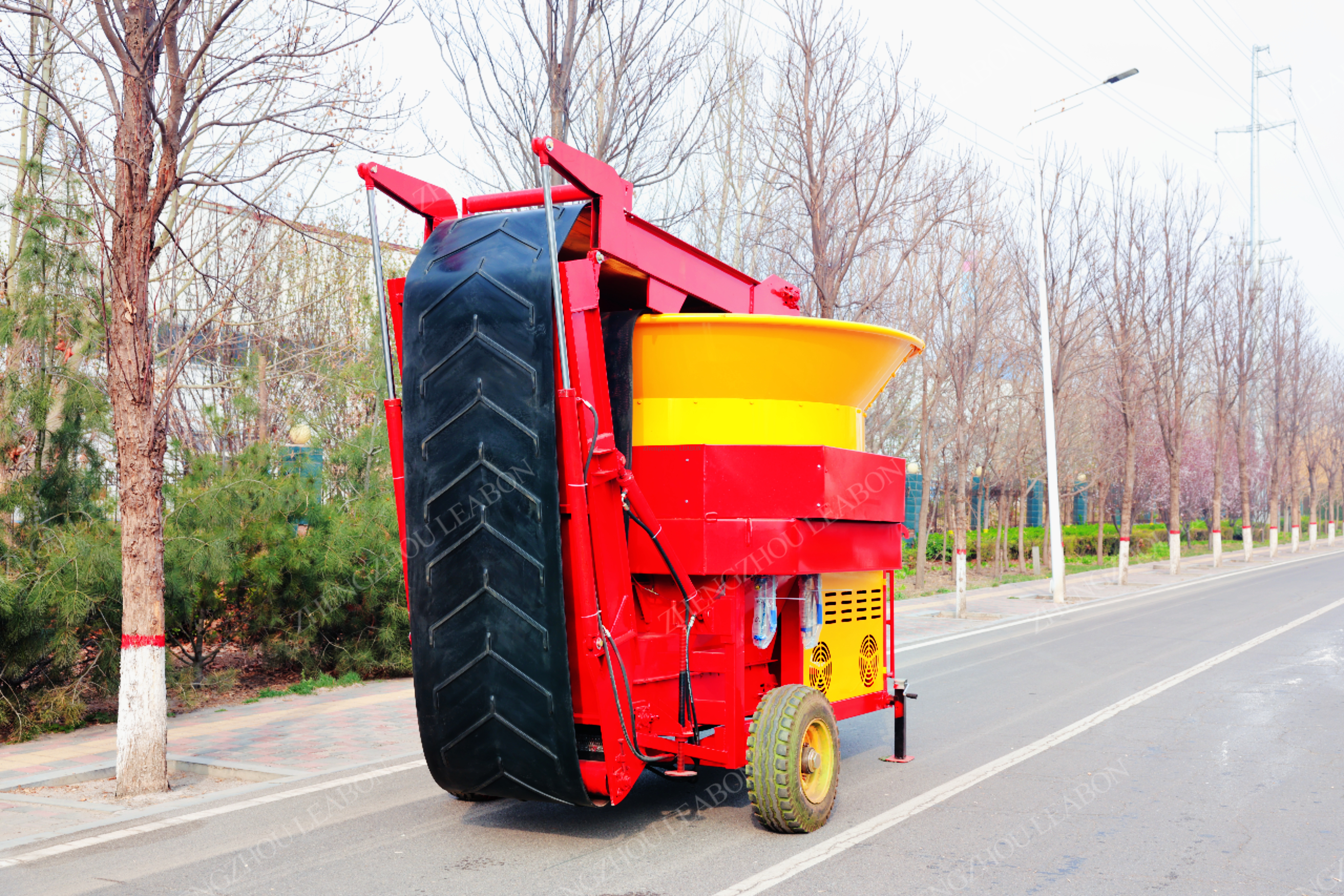 straw bale crusher with conveyor3