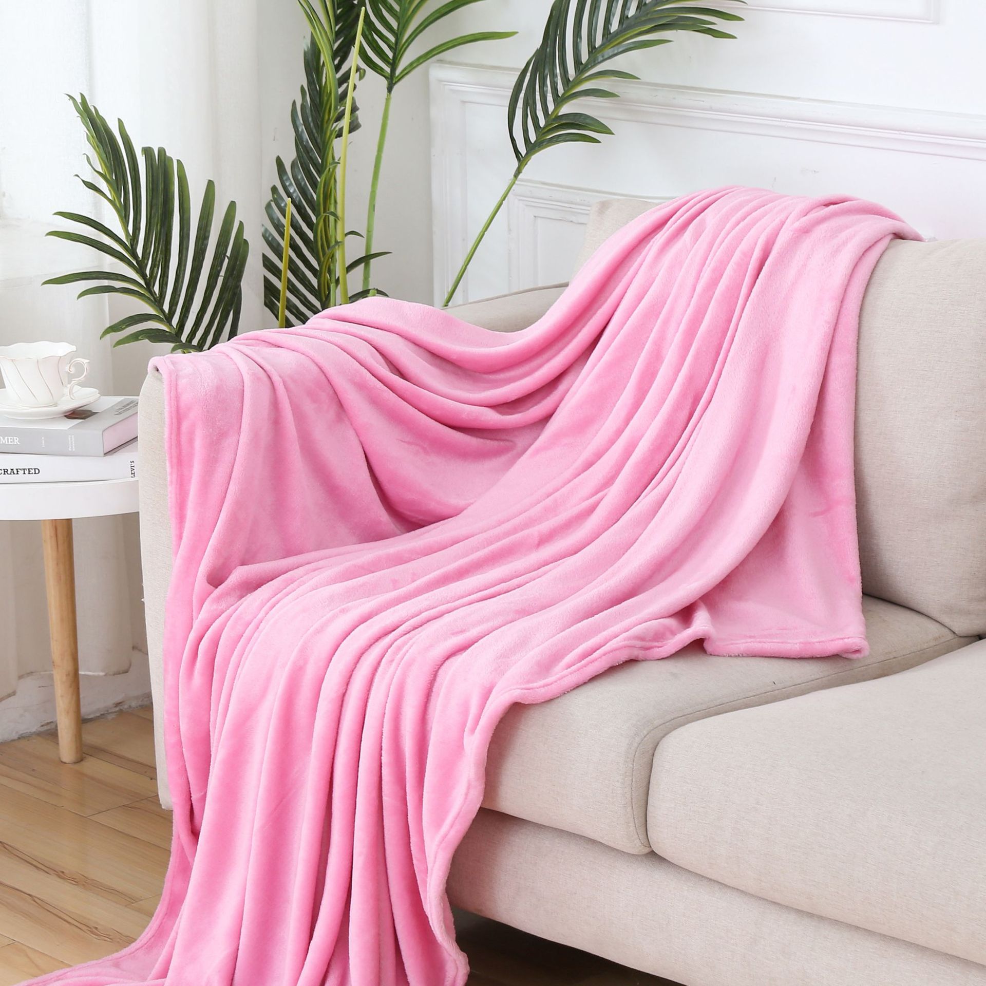 Wholesale soft Flannel Fleece Throw Blanket for Couch and Bed