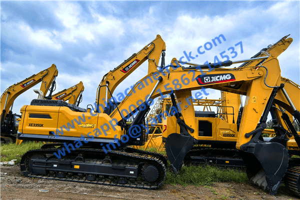 XCMG XE335G crawler crane.png