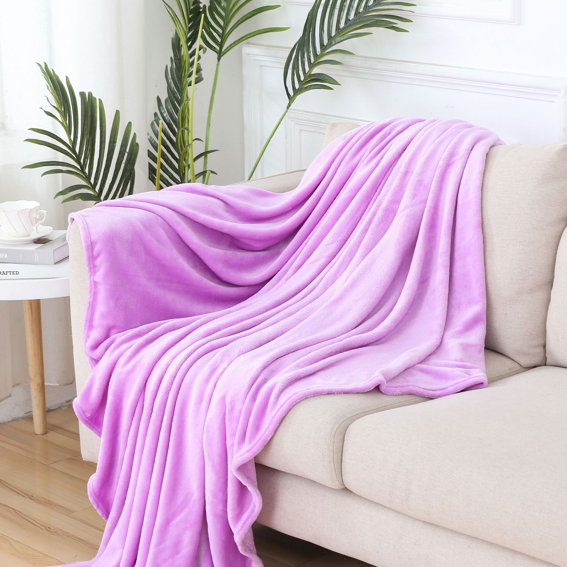 Wholesale soft Flannel Fleece Throw Blanket for Couch and Bed