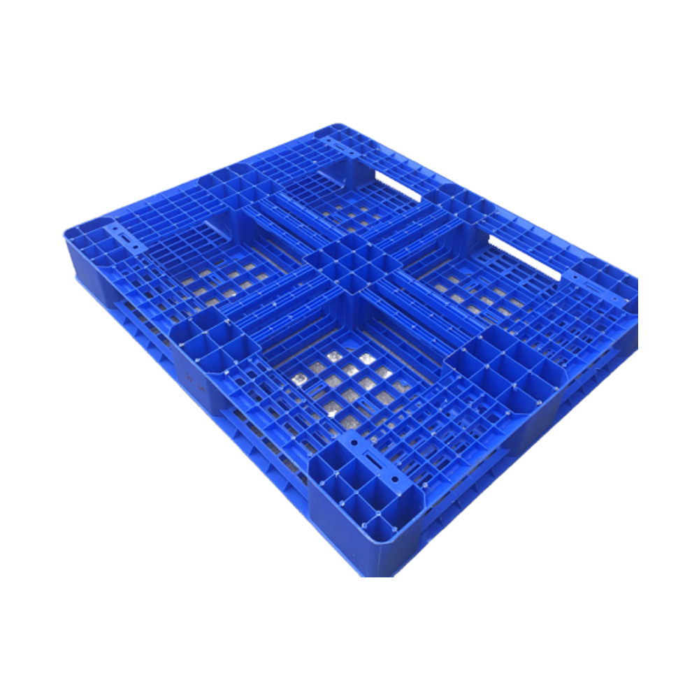 Пластиковый поддон с решеткой по всему периметру