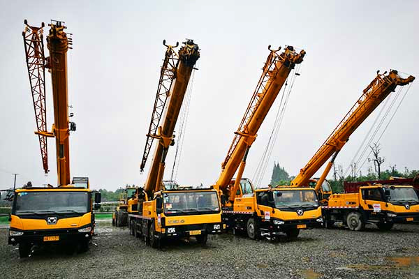 XCMG 8 units truck cranes help to build Sichuan province high way