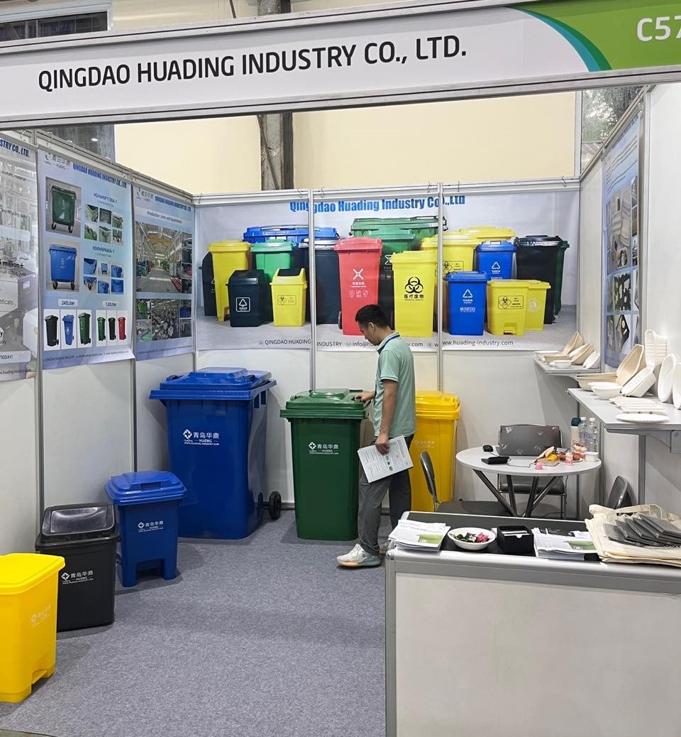 cubo de basura de pl&aacute;stico ENTECH VIETNAM 2023