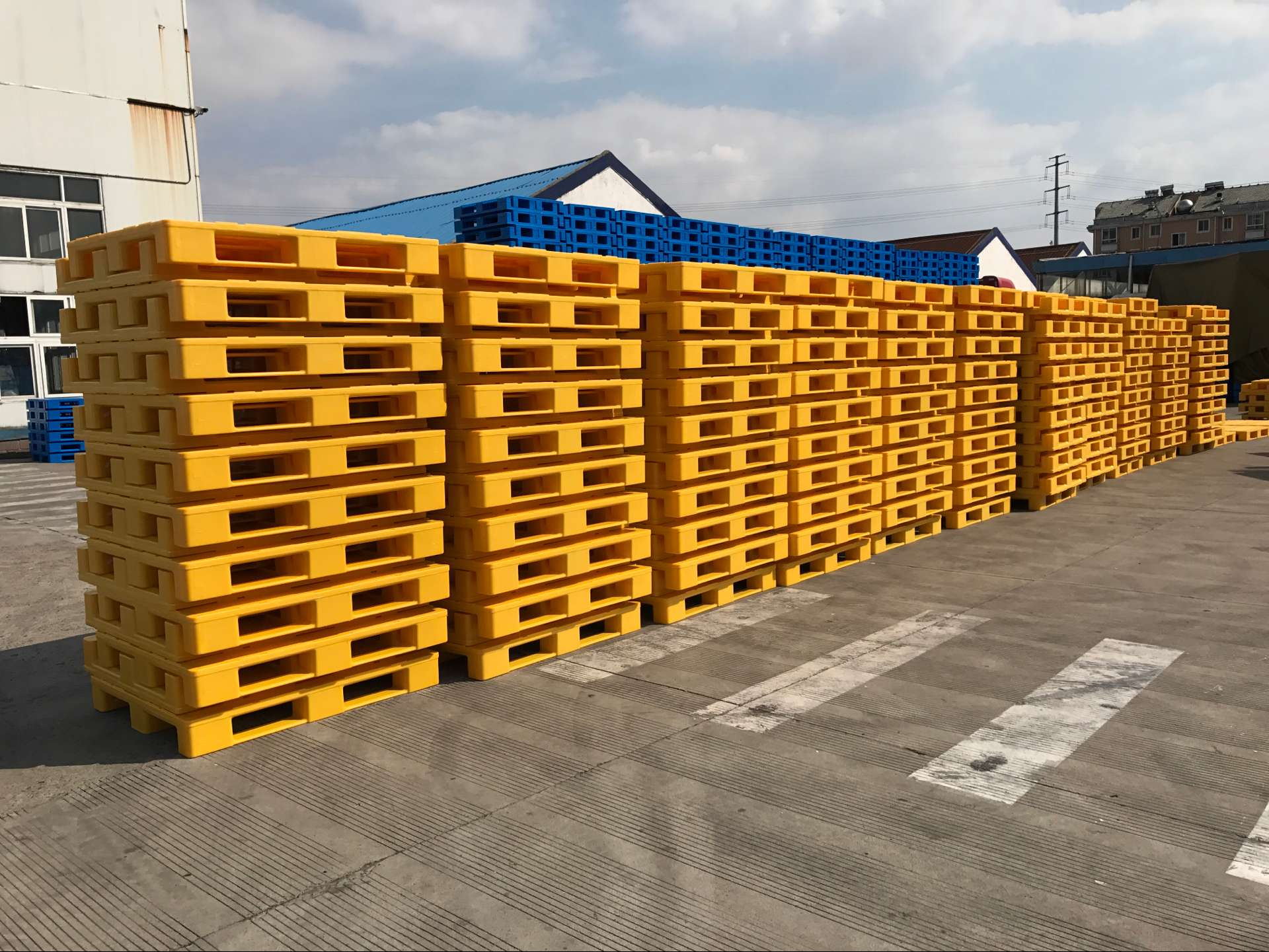 Plataformas de plástico apilables con tapa sólida de PP amarillo de 1200 x 1000 con borde