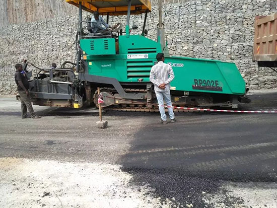 徐工摊铺机出口同比增幅达85.11%，首次出口数量超竞品2