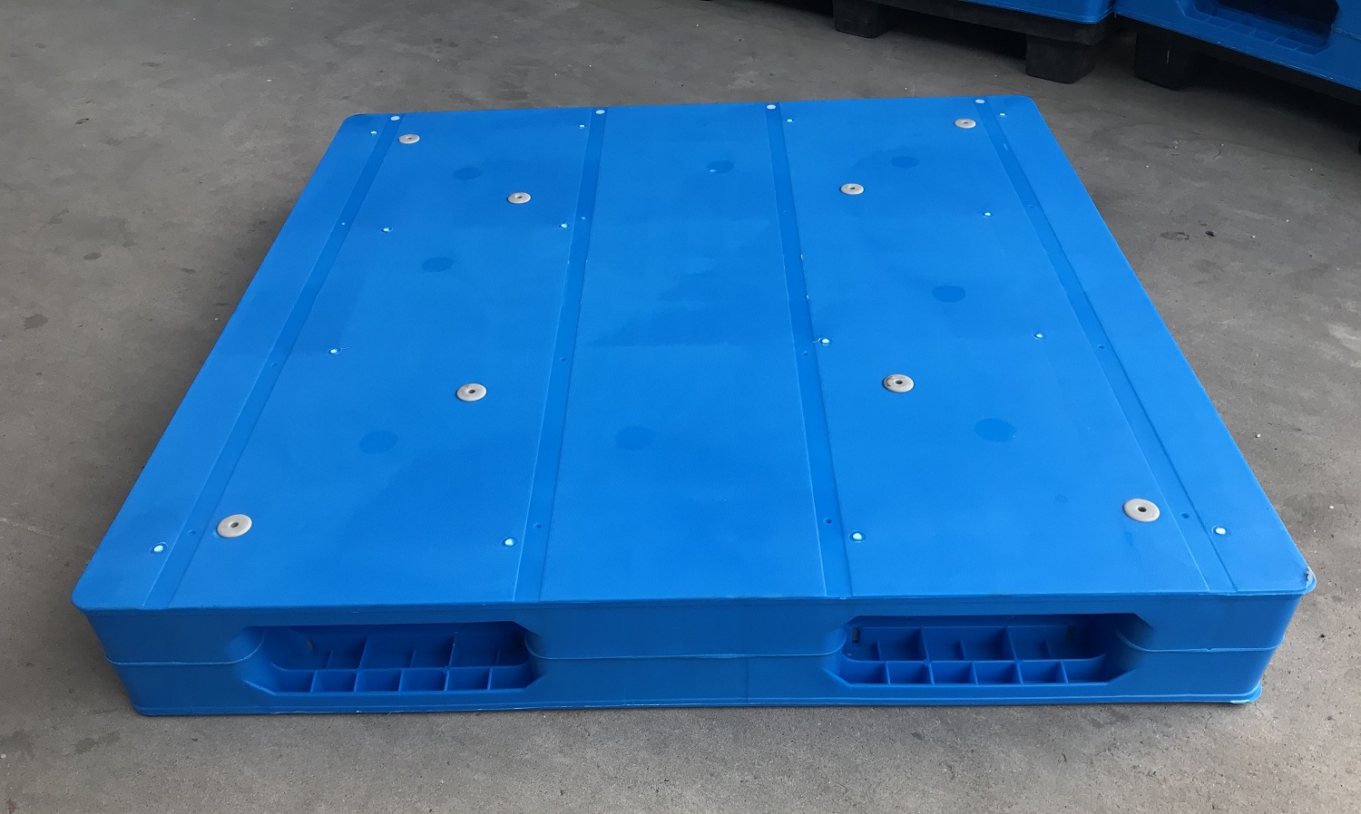Plataformas apilables de plástico reversibles azules de 1100 x 1100 para almacén