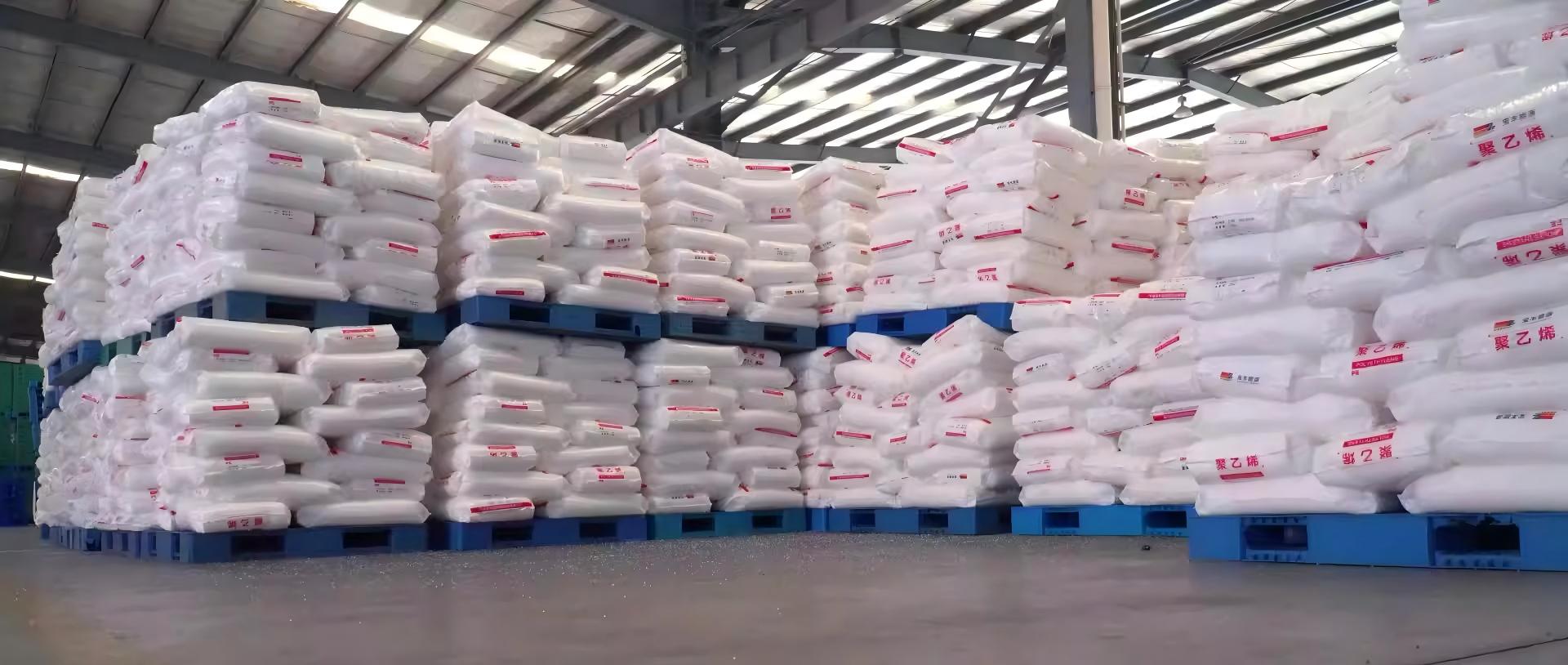 Palets de pl&aacute;stico apilables