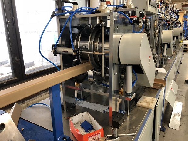 m&aacute;quina de borde de papel