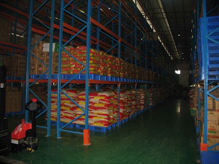 Pallet de plástico para uso de la rejilla