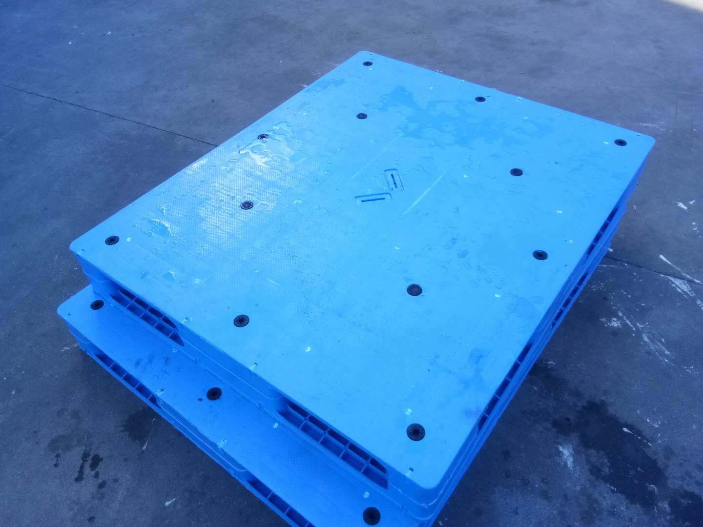 Реверсивный пластиковый сварочный поддон RFID для тяжелых условий эксплуатации 1200 x 1000