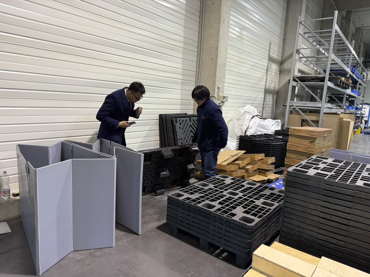 Tecpack Boxes Contenedor de plástico para empaquetado de piezas automotrices