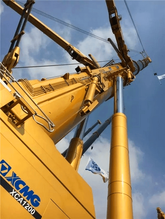 XCMG 1200 ton all terrain crane (2).png