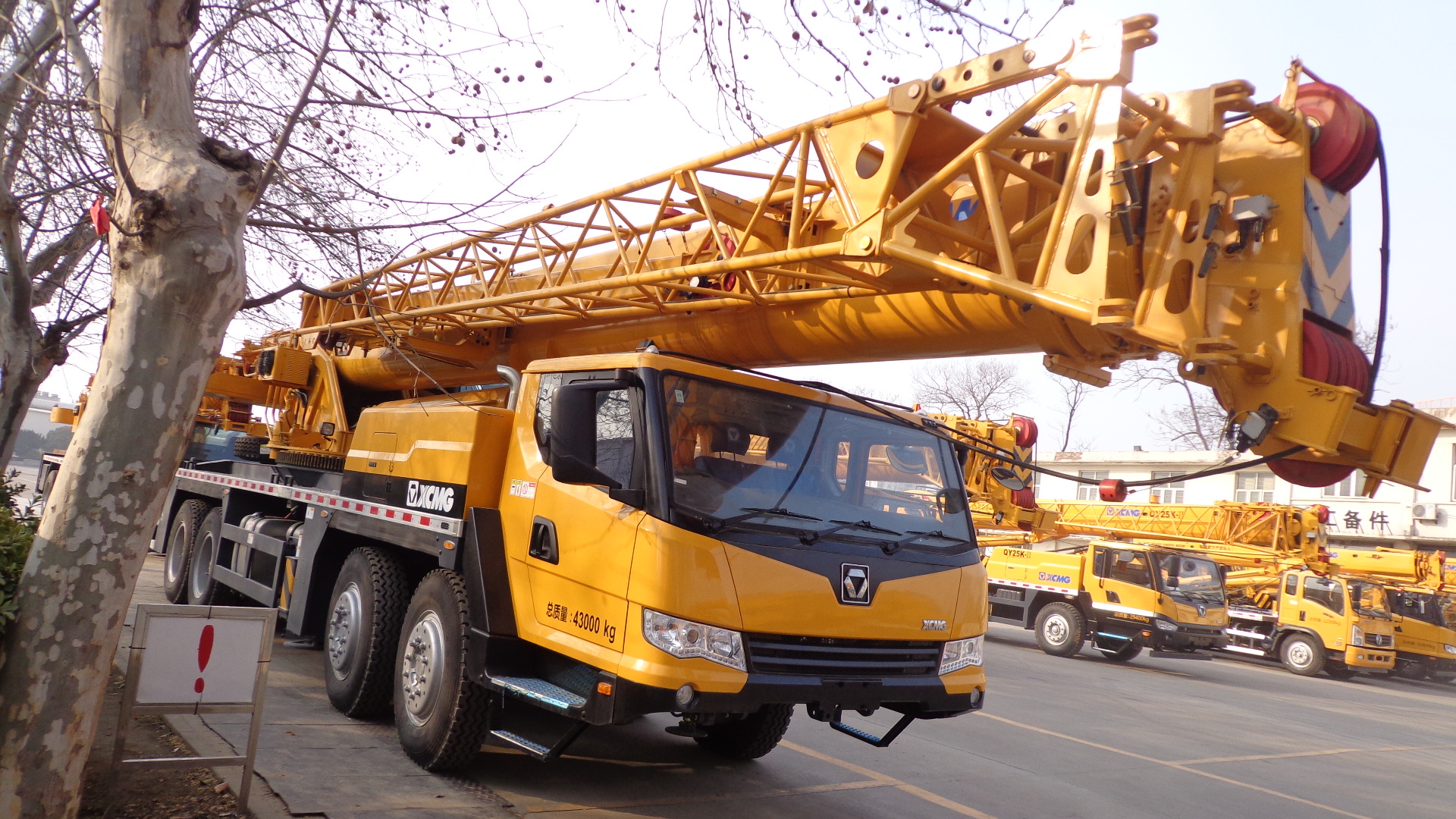 XCMG 75t RHD truck crane