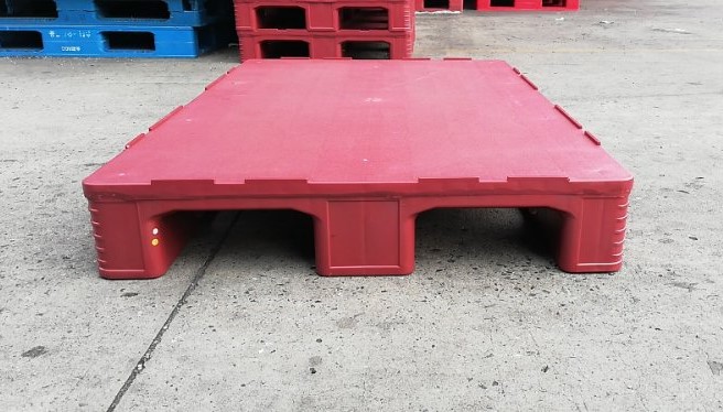 Красный PP Euro Solid Top Rackable Пластиковые поддоны с кромкой