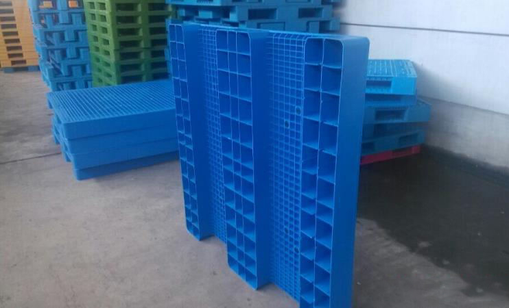 Paletas de carretilla elevadora de plástico de perfil bajo cuadradas reutilizables de HDPE
