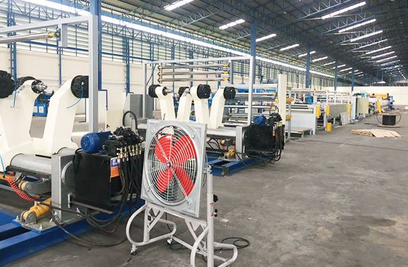 M&aacute;quina de n&uacute;cleo de nido de abeja y m&aacute;quina de laminaci&oacute;n en nido de abeja.jpg