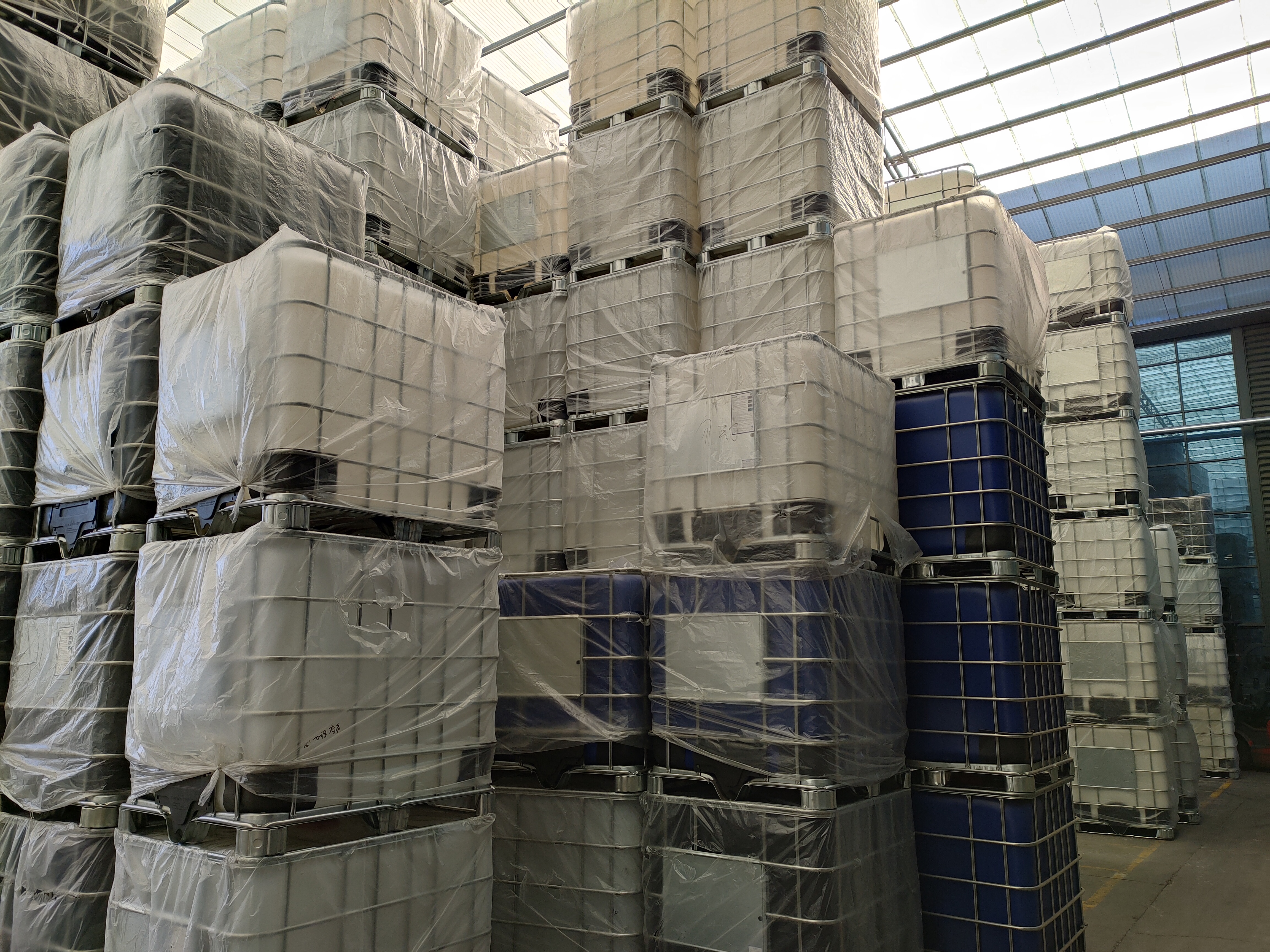 Totes y contenedores de IBC: aplicaciones, estándares e información del mercado