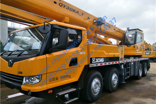 XCMG 30 ton right hand drive truck crane 